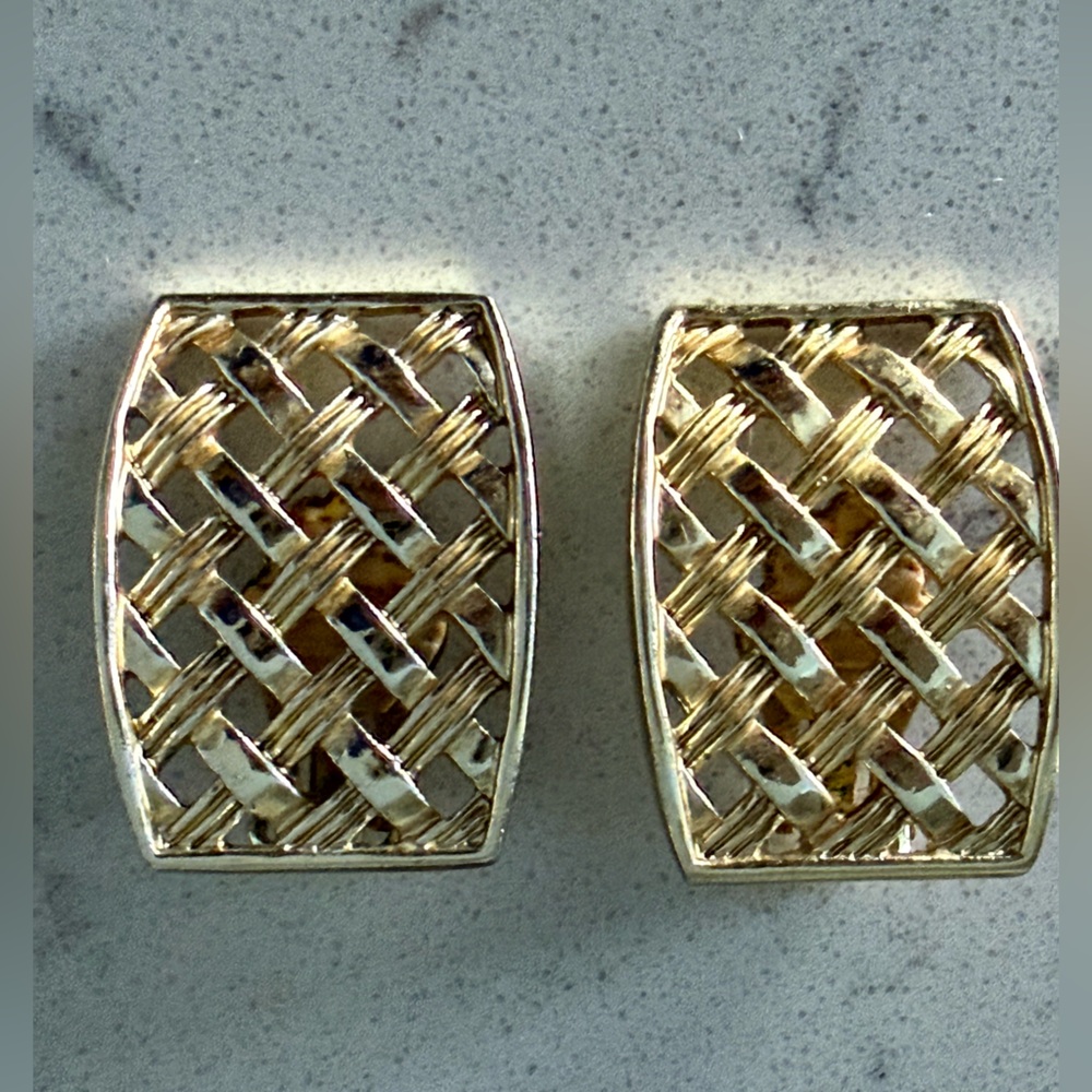 Vintage gold toned Sarah Coventry Cosmopolitan woven CrossCross Clip On Earrings